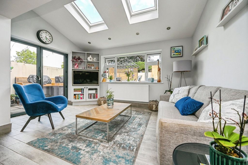 Property photo 2 of 36 Pbox-Img.Jpg