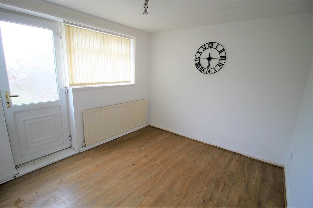 Property photo 3 of 9 Dining Area