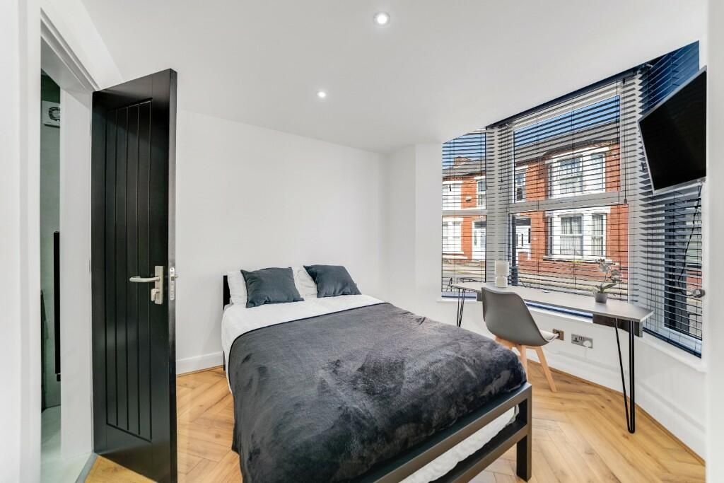 Property photo 1 of 9 A Spacious And Well-Lit Master Bedroom Featuring A...