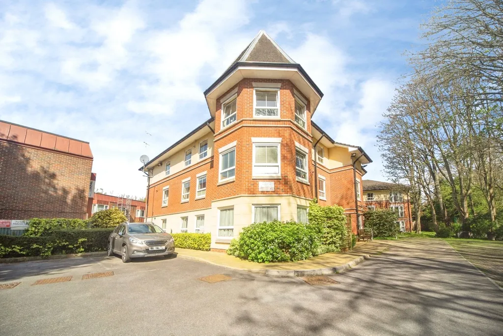 Apartment in Southampton - View 3