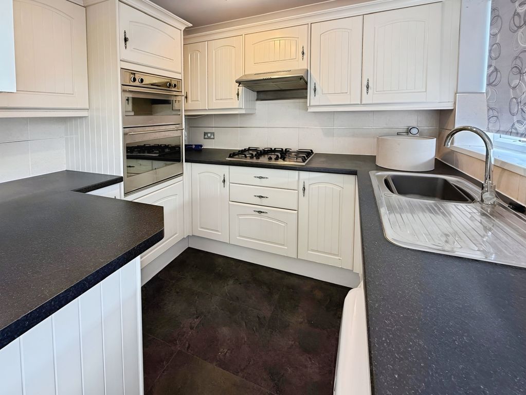 Property photo 3 of 7 Kitchen