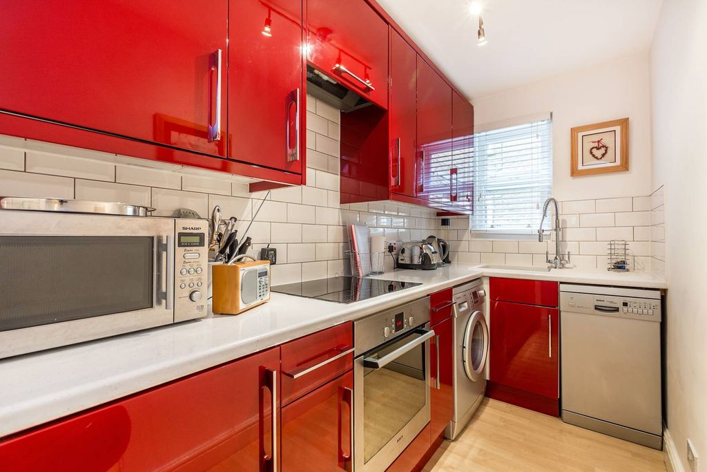 Property photo 2 of 6