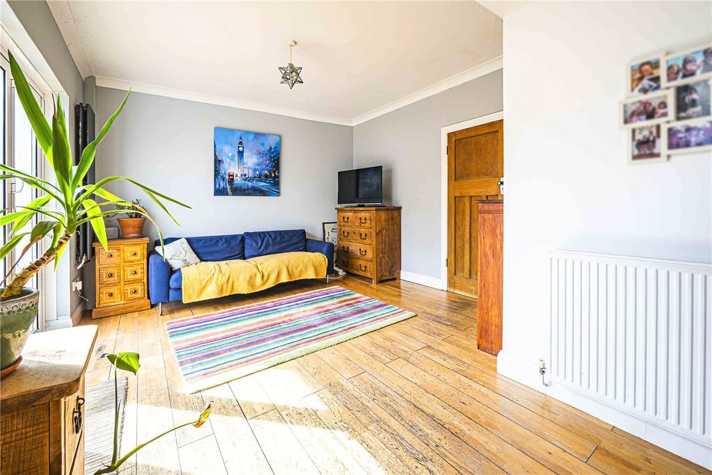 Property photo 2 of 17 Picture No. 18