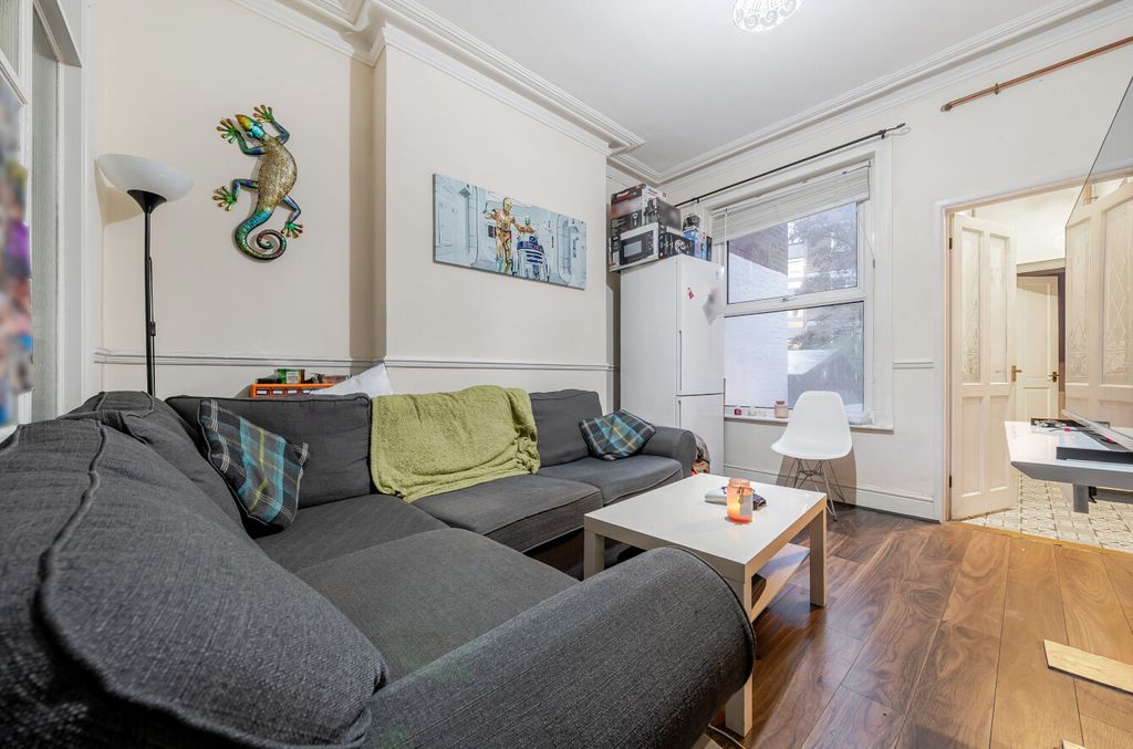 Property photo 2 of 9 1403016-2-697Cf26...