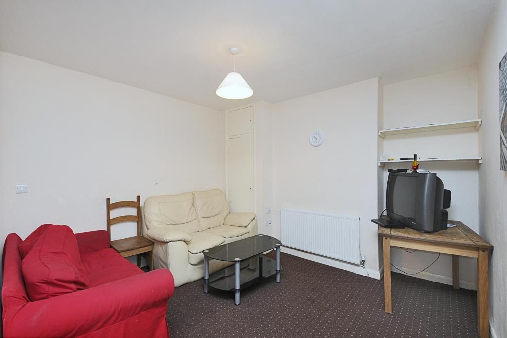 Property photo 3 of 10 Living Room