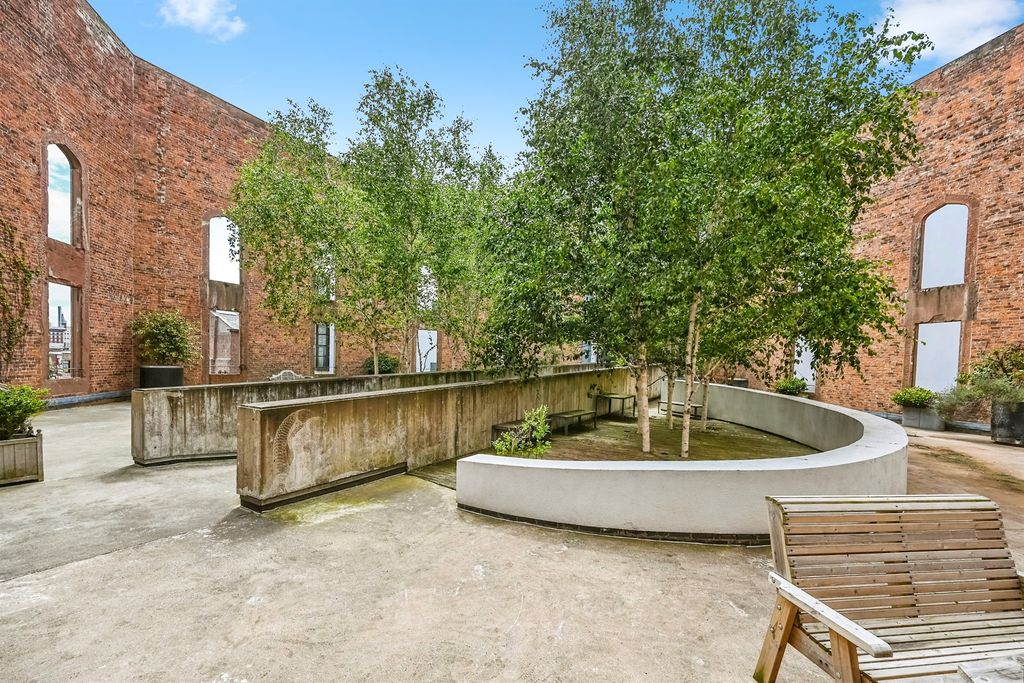 Property photo 2 of 21