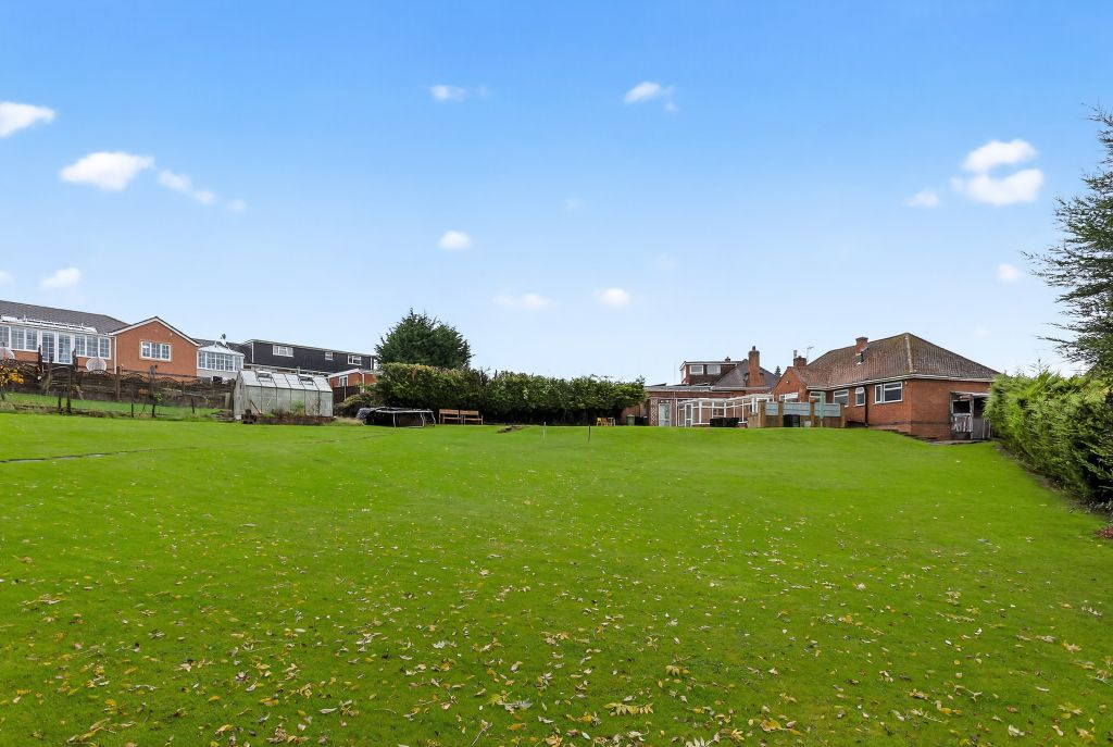 Property photo 2 of 21