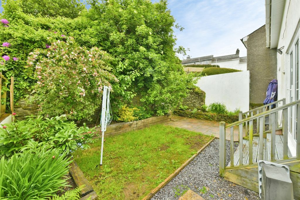 Property photo 3 of 25