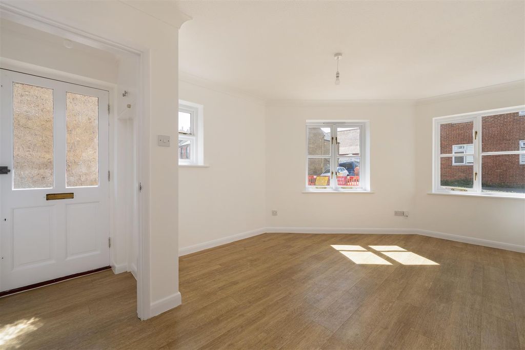 Property photo 2 of 13 St. Peters Road, Whitstable, Kent, Ct5 1Hr