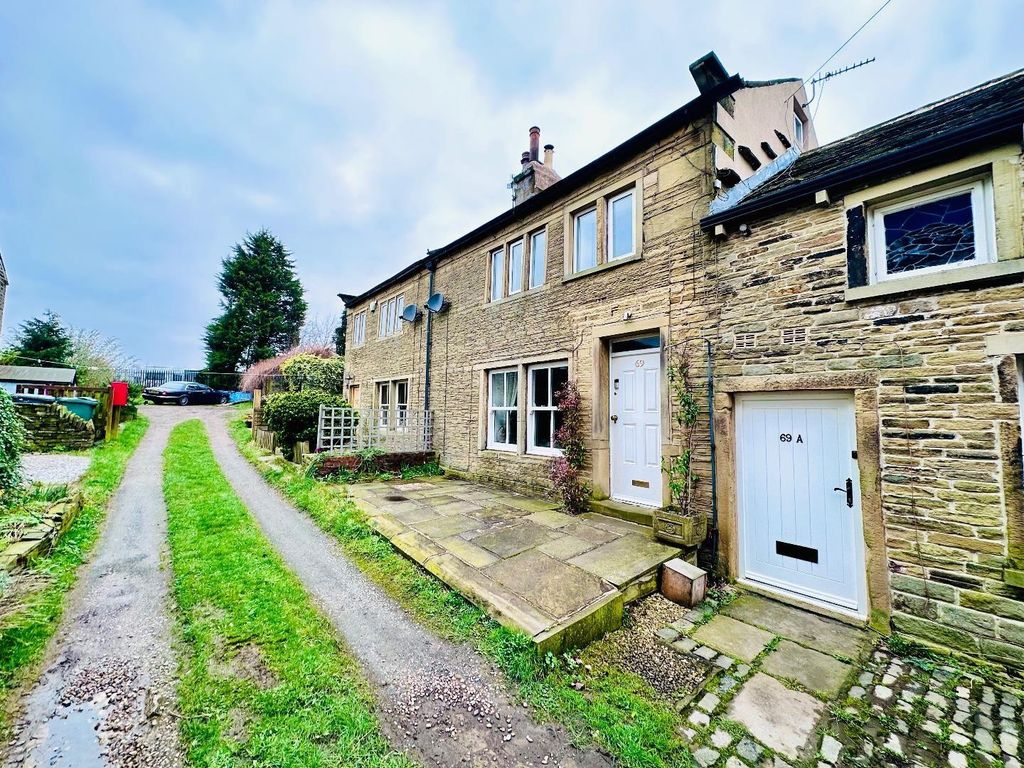 Property photo 1 of 17 Externally