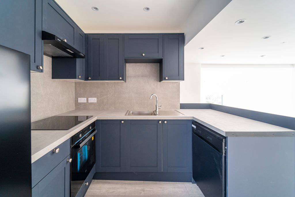 Property photo 2 of 13 Ndb04585