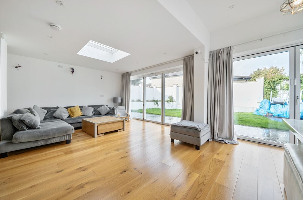 Property photo 3 of 18 1410079-8-698c97F...