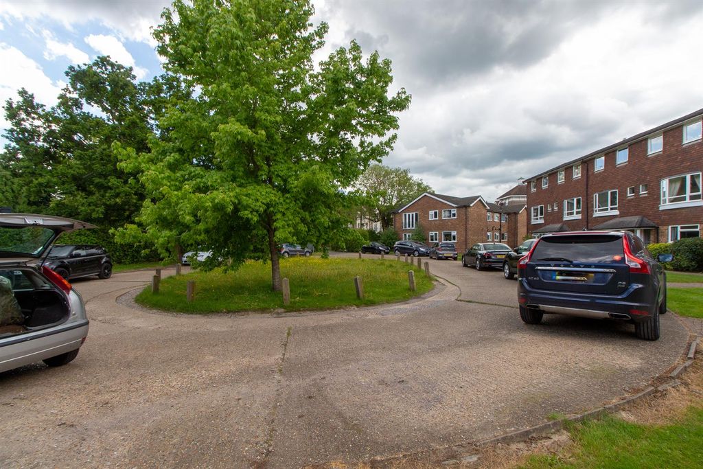 Property photo 3 of 10 7 Queens Court - Front-2.Jpg