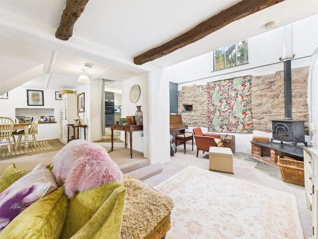 Property photo 3 of 23 Snug