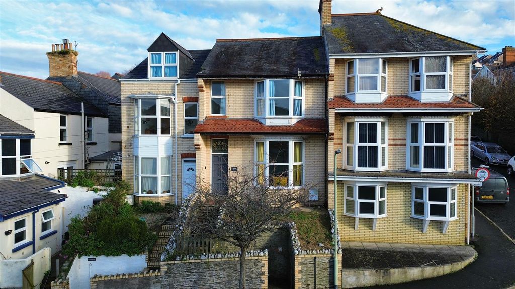 Property photo 1 of 16 Front