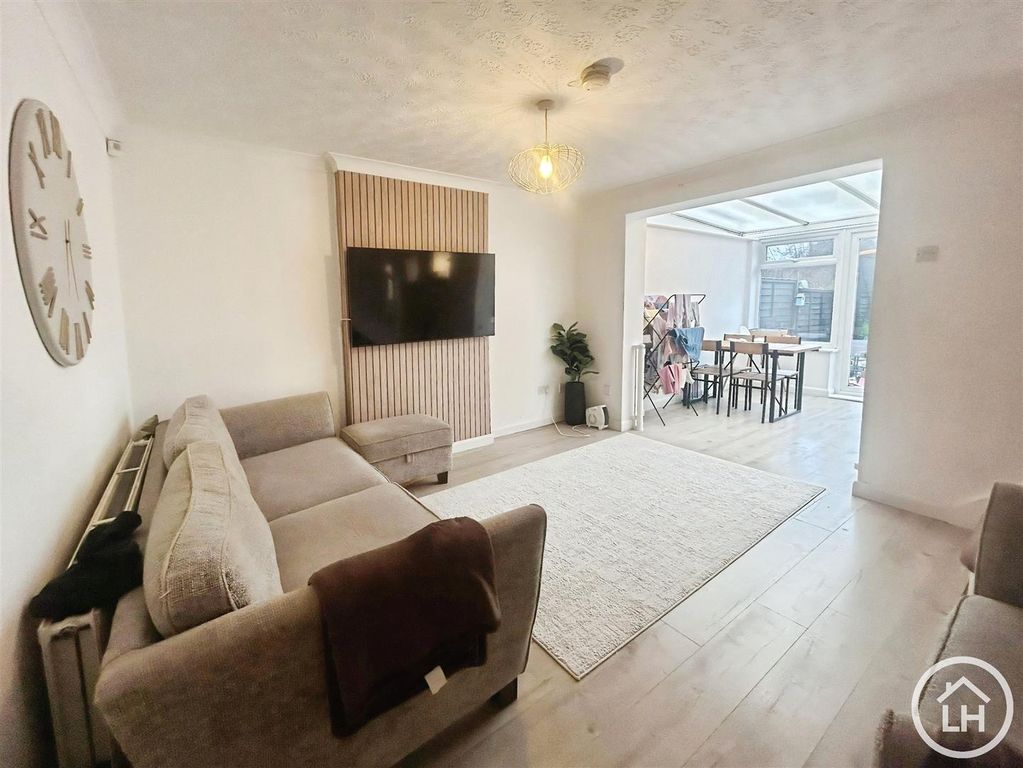 Property photo 2 of 10 Lounge