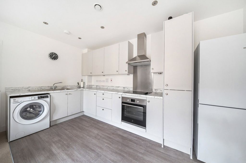 Property photo 3 of 9 1329121-11-688244...