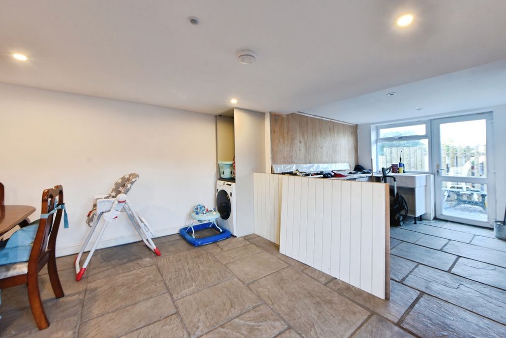 Property photo 3 of 20 Dining/Kitchen