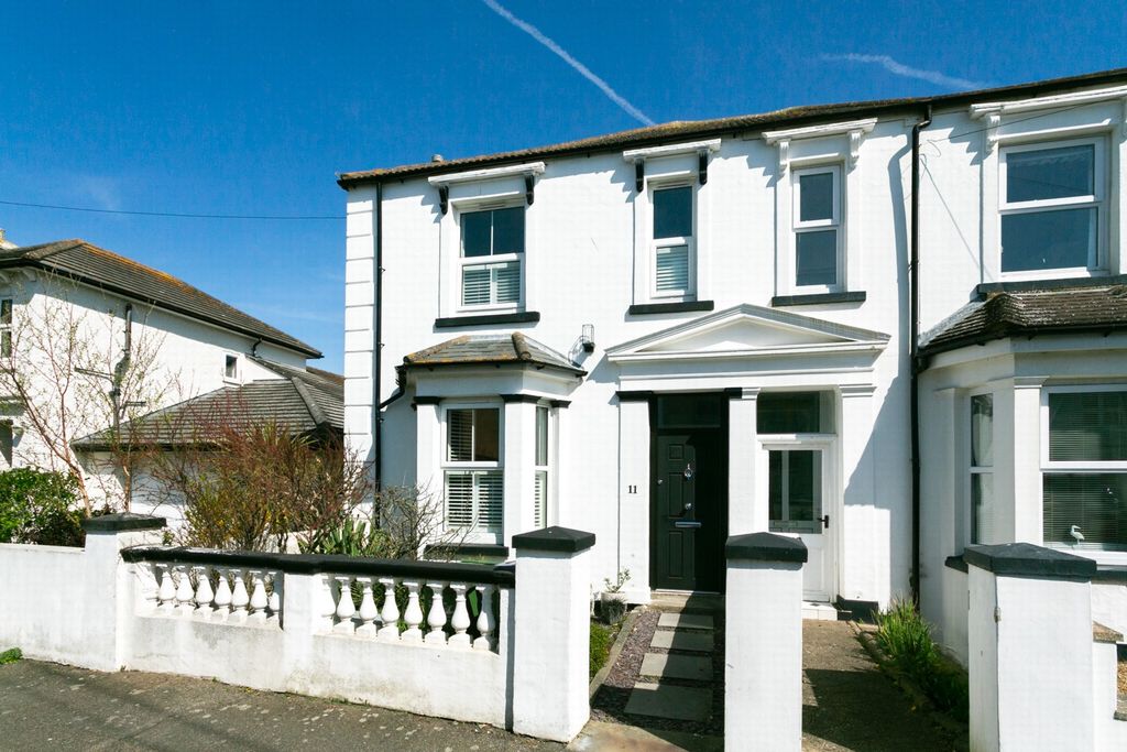 Property photo 1 of 17 Front