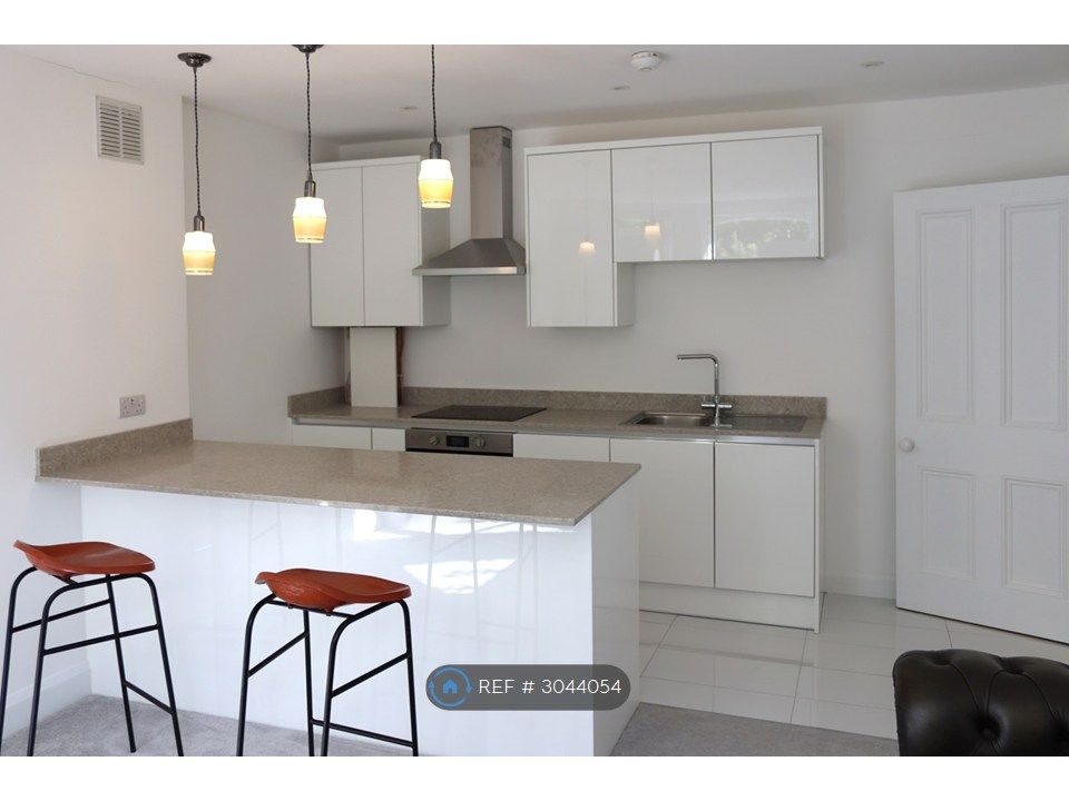 Property photo 1 of 13 Kitchen And Breakfast Bar
