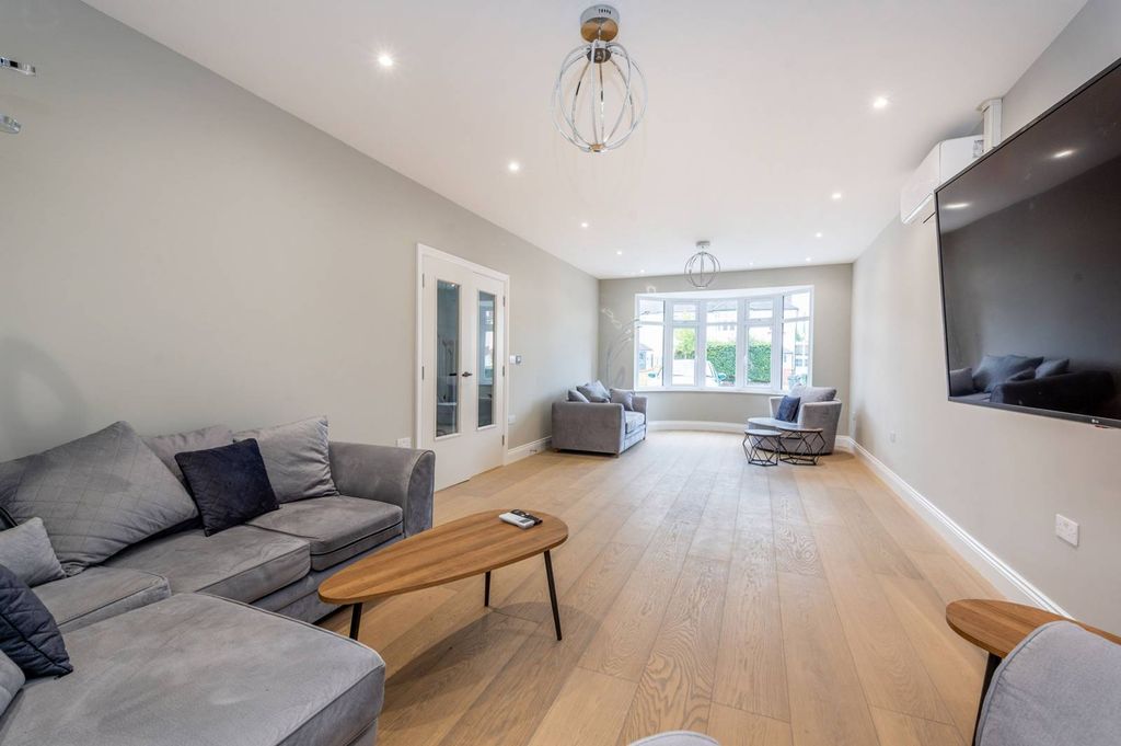 Property photo 2 of 19