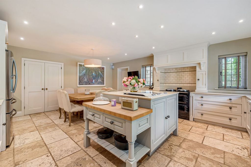 Property photo 2 of 24 Kitchen