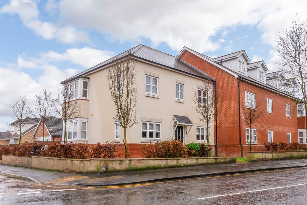 Property photo 2 of 17