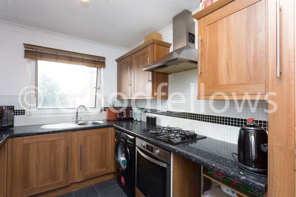 Property photo 1 of 12 21 Southfields Ct-6.