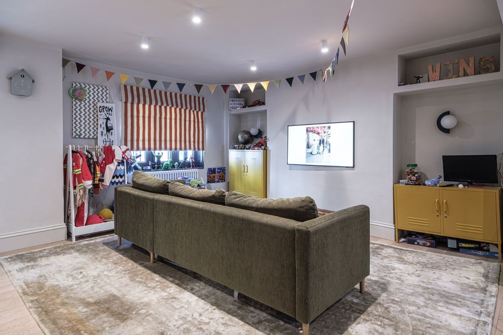 Property photo 3 of 25