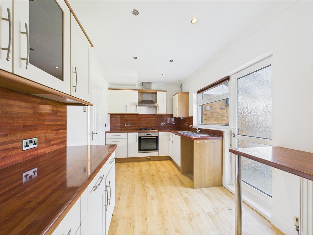Property photo 3 of 8 Kitchen