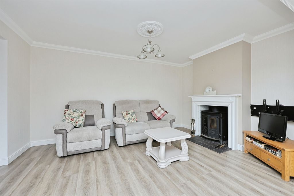Property photo 3 of 28