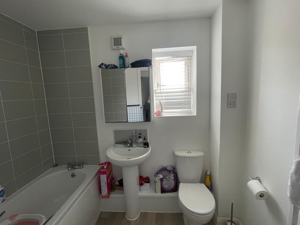 Property photo 3 of 6 Bathroom