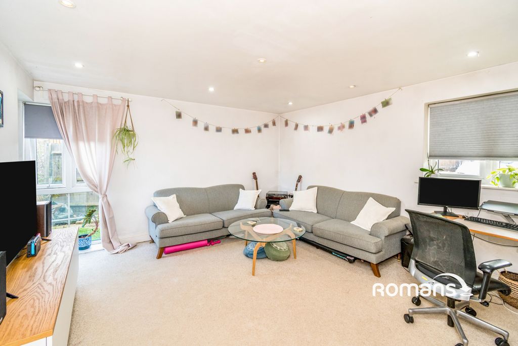 Property photo 2 of 10 Photo