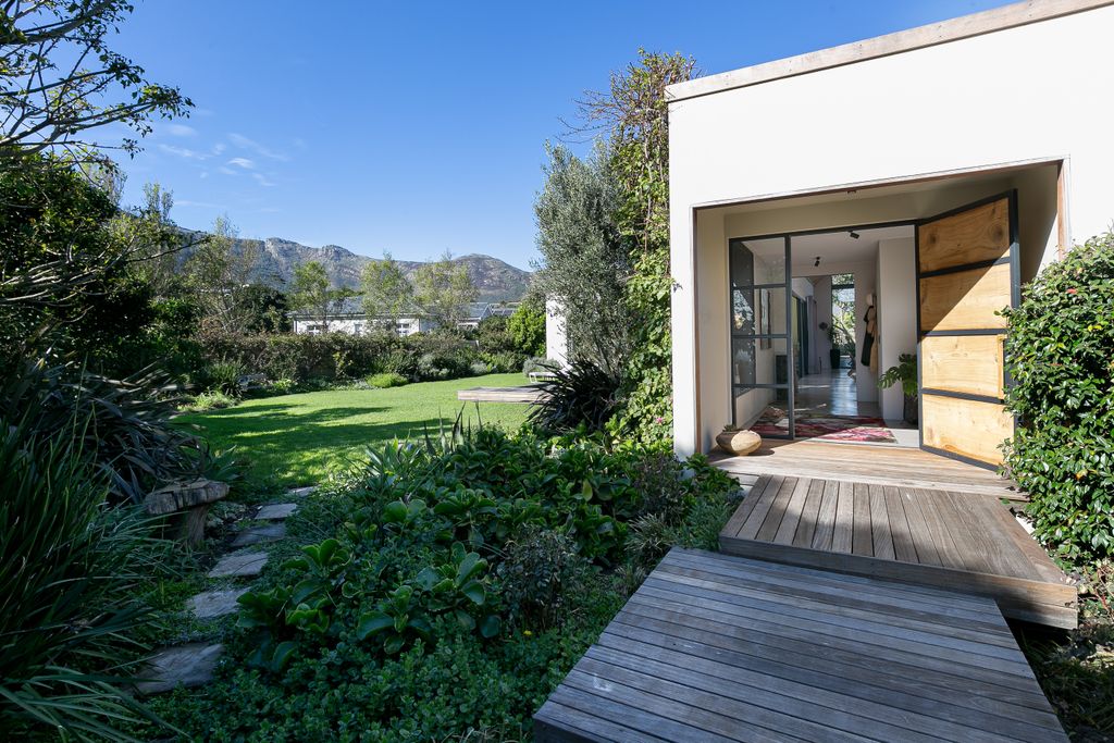 Property photo 2 of 38