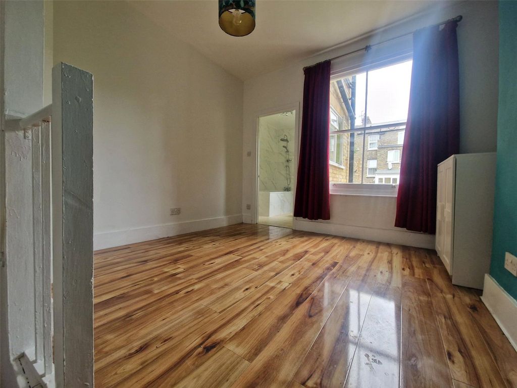 Property photo 1 of 8 Picture No. 16