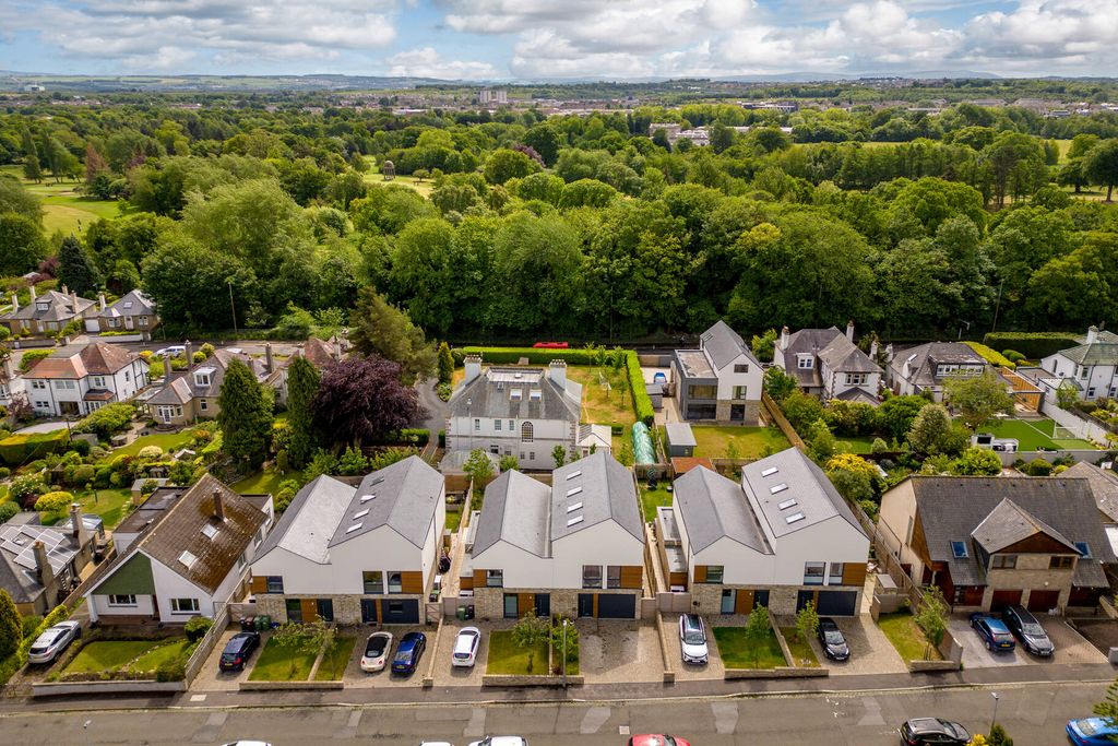 Property photo 3 of 32