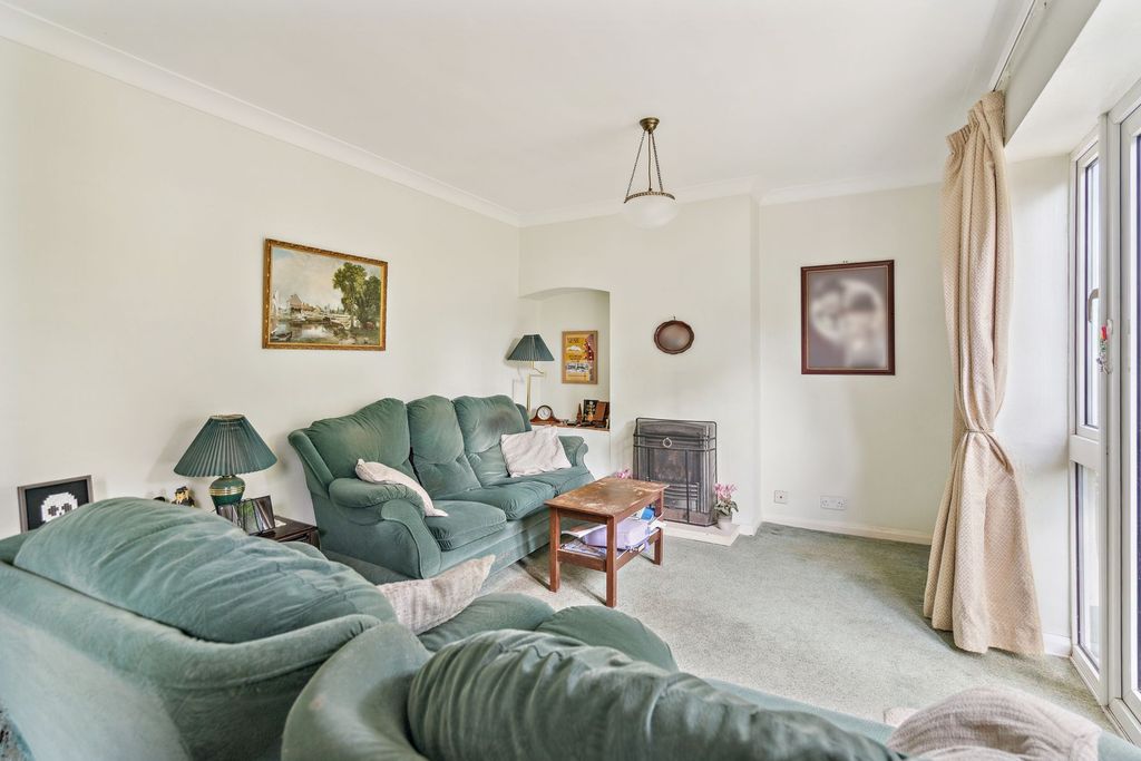 Property photo 3 of 11 Living Room