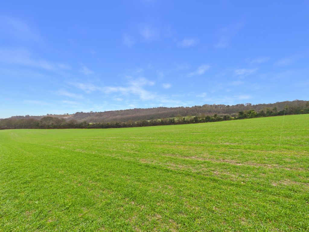 Property photo 3 of 14 Cam01354G0-Pr0639-Still028