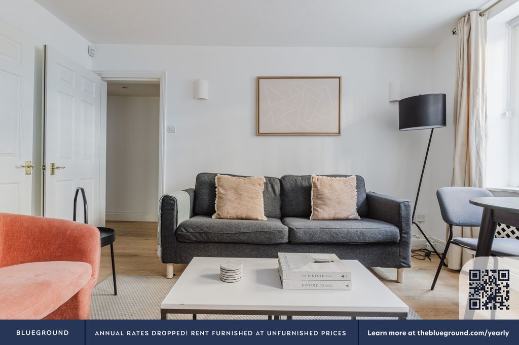 Property photo 3 of 20 Living Room