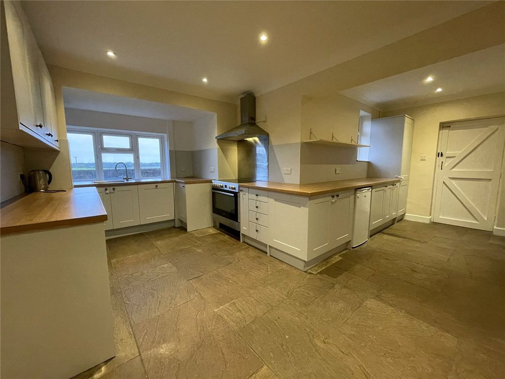 Property photo 2 of 16 Picture No. 25