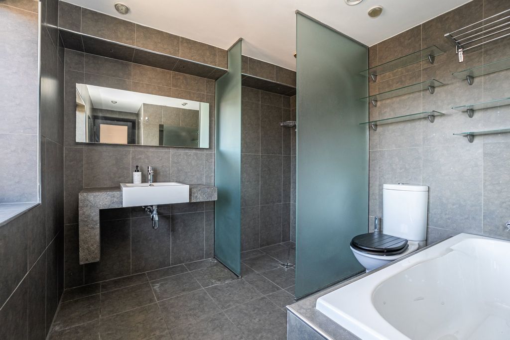 Additional image 22 of 3 bed penthouse for salePenthouse, Kings Court NG1