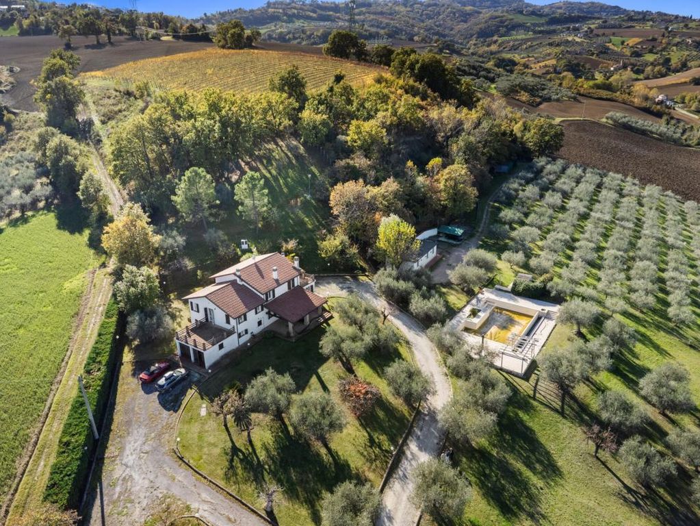 Property photo 1 of 40