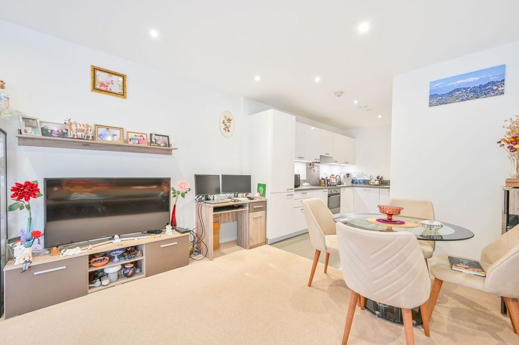 Property photo 2 of 11