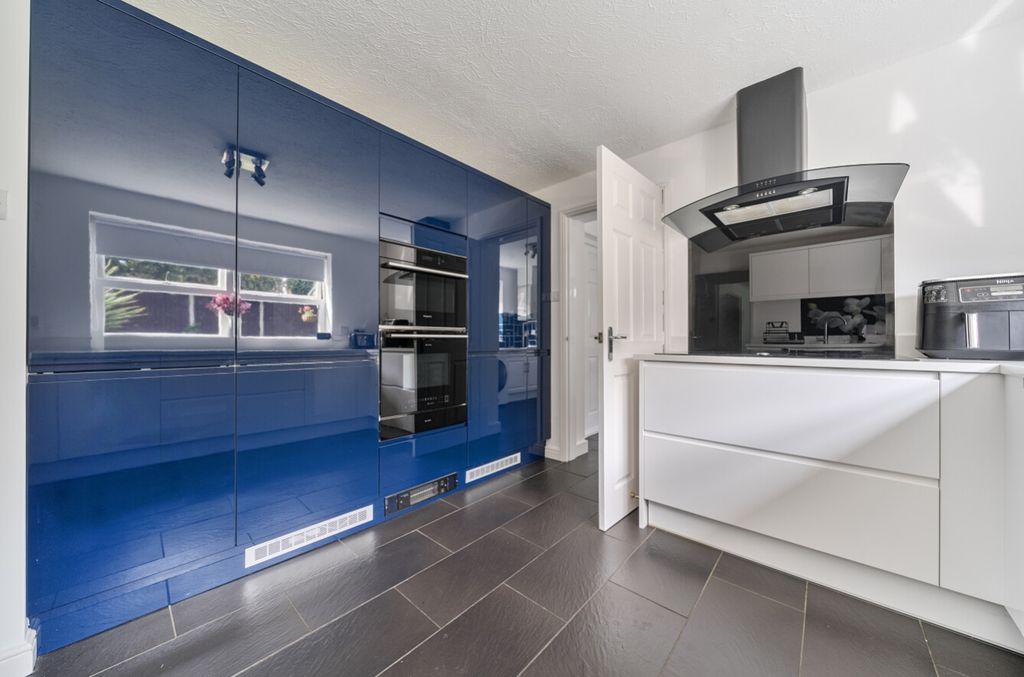 Property photo 2 of 25 1348619-7-68Bc89752066F