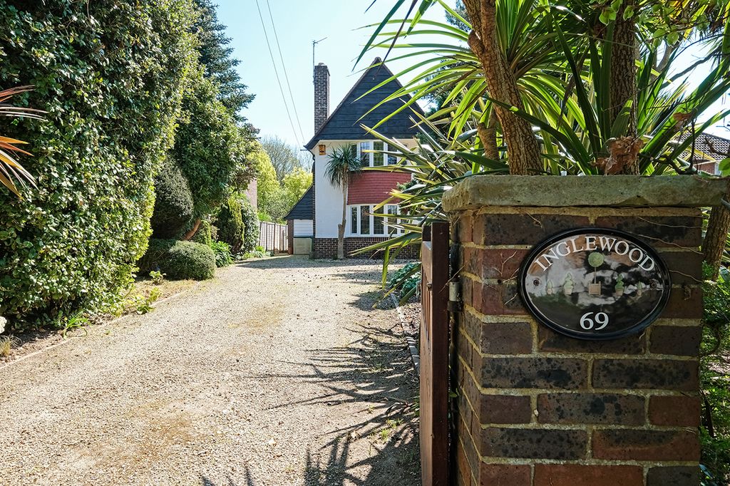 Property photo 1 of 11