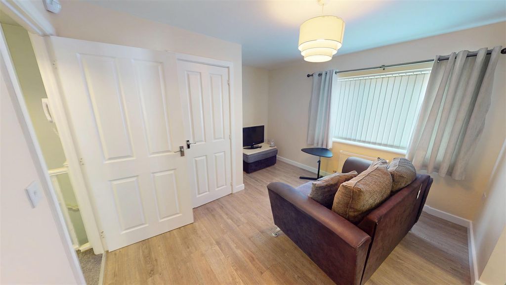 Property photo 2 of 16 Newlove Avenue Reception Room