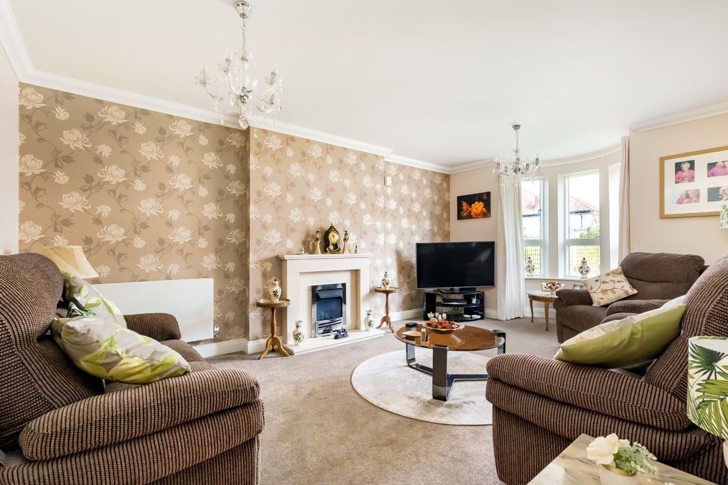 Property photo 3 of 17 Sitting Room