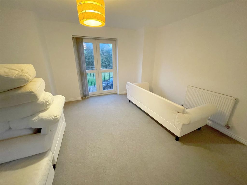 Property photo 3 of 7 Lounge