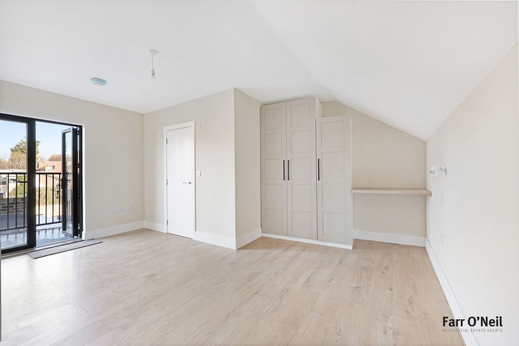 Property photo 3 of 17 Photo 5