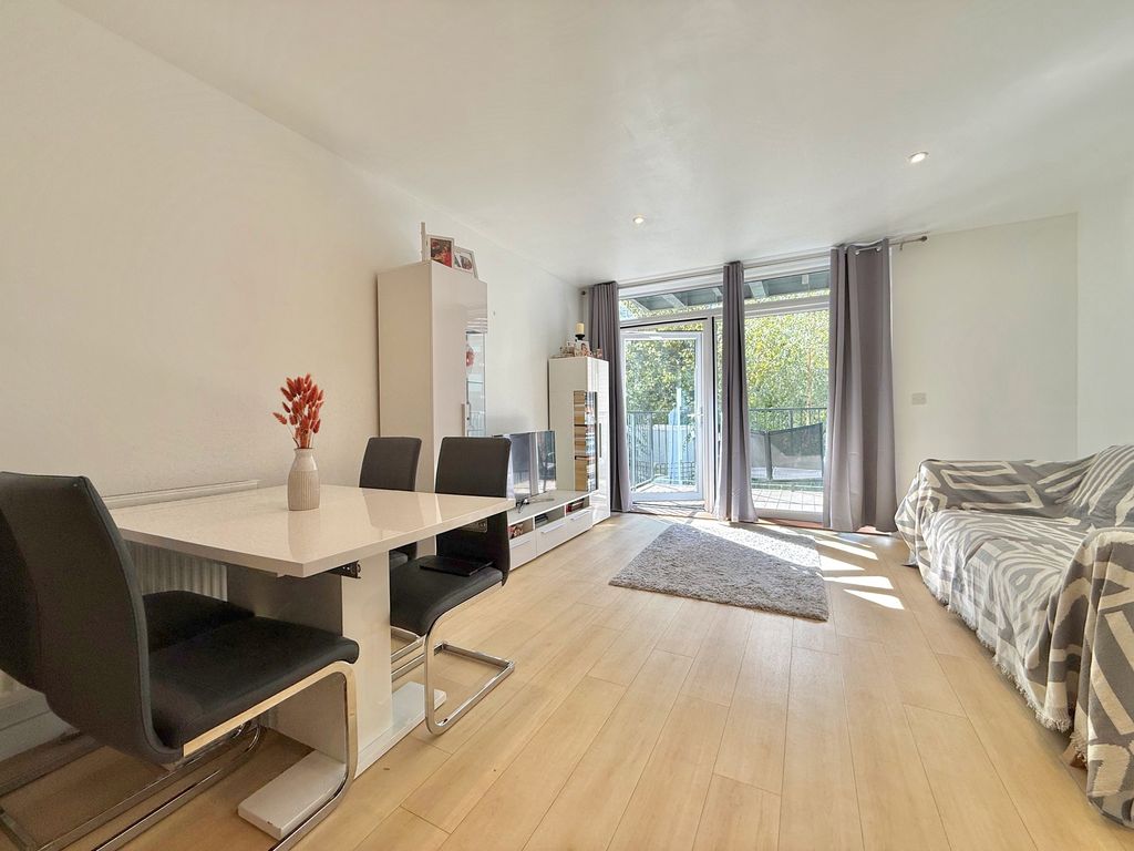 Property photo 2 of 15 Living/Dining Room